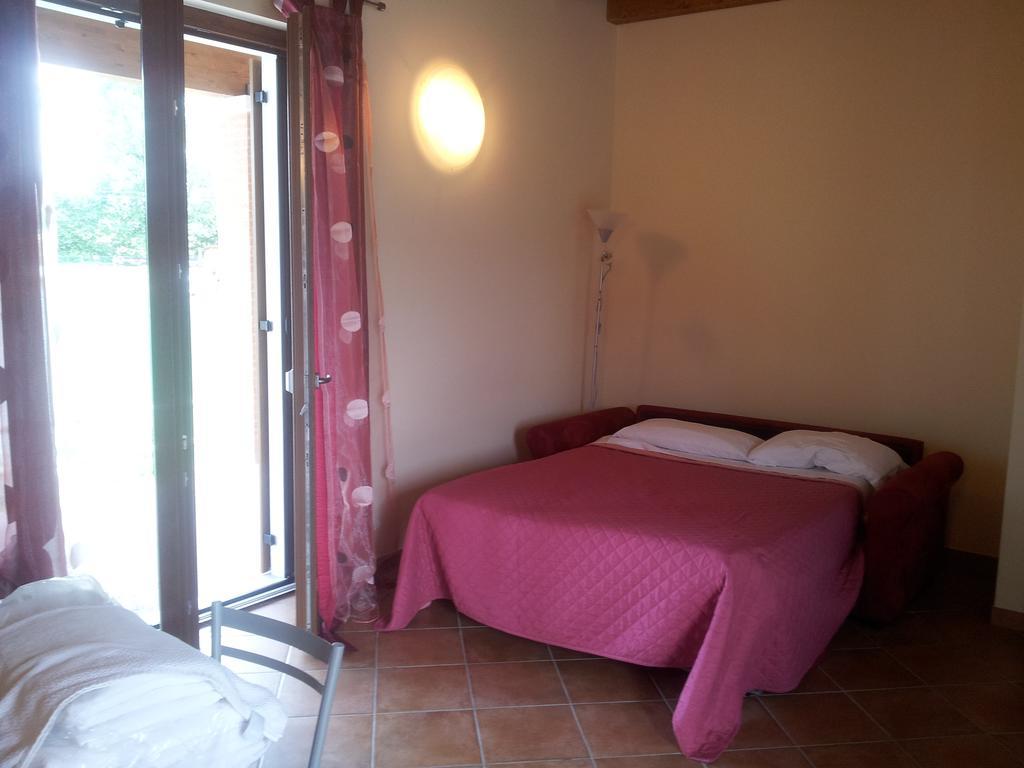 Laghetto Ai Portici Bed & Breakfast Пастренго Стая снимка