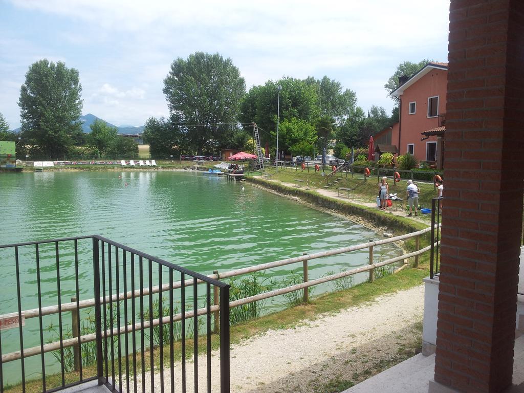 Laghetto Ai Portici Bed & Breakfast Пастренго Стая снимка
