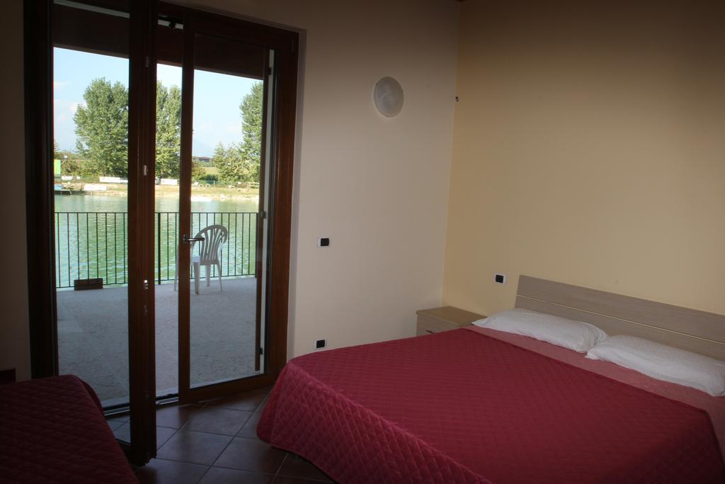 Laghetto Ai Portici Bed & Breakfast Пастренго Стая снимка